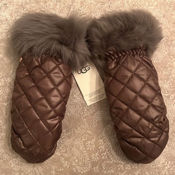Brand New UGG Quilted All Weather Touchscreen Mittens Leather Palm Real Fur Cuff - Picture 1 of 16